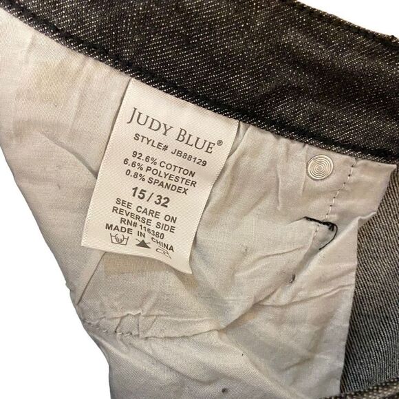 NEW Judy Blue Skinny Jeans Button Fly Distressed Chewed Hem Black Size 15/32 - Picture 3 of 5